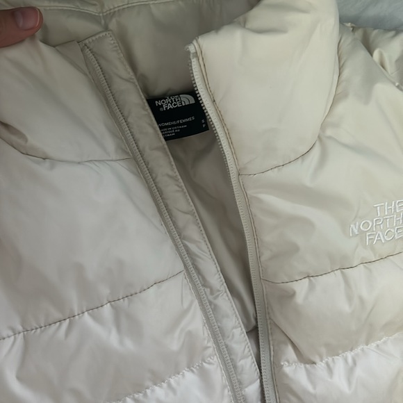 Cream North Face Puffer Jacket - Picture 3 of 3